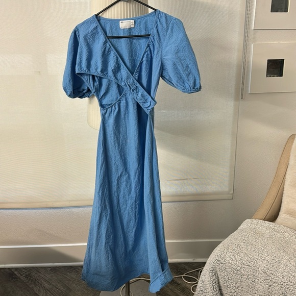 ASOS Dresses & Skirts - ASOS Design EUC Seersucker Wrap Like Upper Part  With Cut Detail